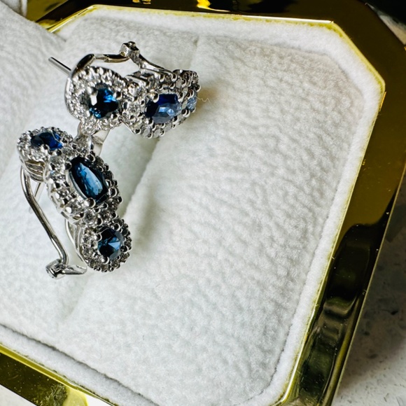 Earrings - Picture 3 of 5